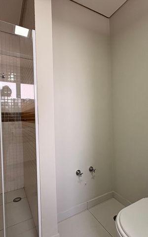 Apartamento à venda com 80m², 2 quartos e 2 vagas Apartamento à venda com 80m², 2 quartos e 2 vagasBanheiro da suíte 1