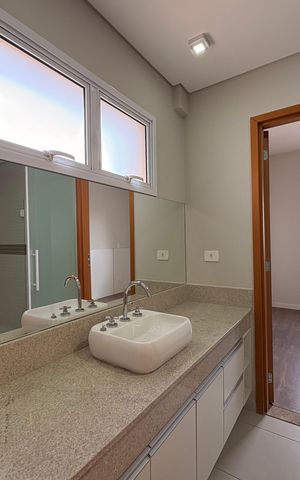 Apartamento à venda com 80m², 2 quartos e 2 vagas Apartamento à venda com 80m², 2 quartos e 2 vagasBanheiro da suíte 1