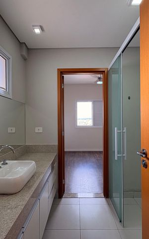 Apartamento à venda com 80m², 2 quartos e 2 vagas Apartamento à venda com 80m², 2 quartos e 2 vagasBanheiro da suíte 1