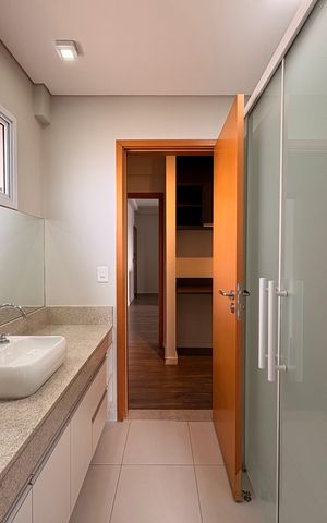 Apartamento à venda com 80m², 2 quartos e 2 vagas Apartamento à venda com 80m², 2 quartos e 2 vagasBanheiro da suíte 2