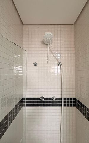 Apartamento à venda com 80m², 2 quartos e 2 vagas Apartamento à venda com 80m², 2 quartos e 2 vagasBanheiro da suíte 2