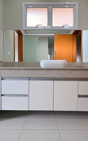 Apartamento à venda com 80m², 2 quartos e 2 vagas Apartamento à venda com 80m², 2 quartos e 2 vagasBanheiro da suíte 2