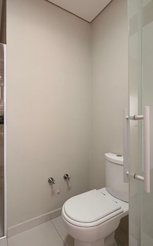 Apartamento à venda com 80m², 2 quartos e 2 vagas Apartamento à venda com 80m², 2 quartos e 2 vagasBanheiro da suíte 2