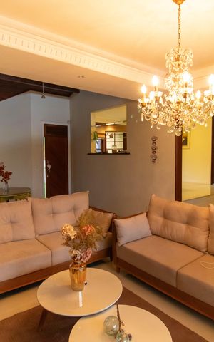 Casa de condomínio à venda com 380m², 3 quartos e 4 vagas Casa de condomínio à venda com 380m², 3 quartos e 4 vagasSala