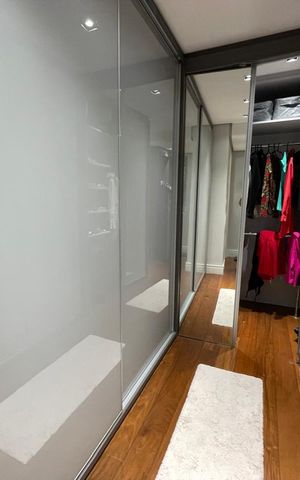 Apartamento para alugar com 320m², 4 quartos e 5 vagas Apartamento para alugar com 320m², 4 quartos e 5 vagasCloset da Suíte 1