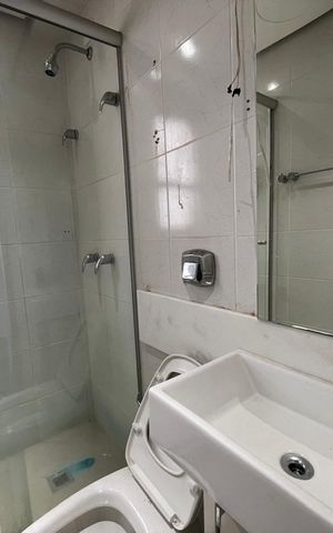 Apartamento para alugar com 320m², 4 quartos e 5 vagas Apartamento para alugar com 320m², 4 quartos e 5 vagasBanheiro Social Escreva qual o cômodo