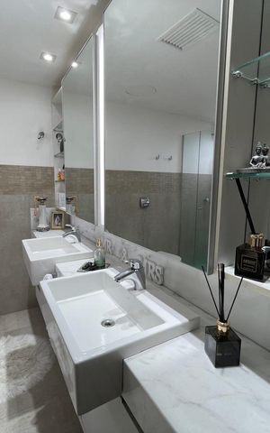 Apartamento para alugar com 320m², 4 quartos e 5 vagas Apartamento para alugar com 320m², 4 quartos e 5 vagasBanheiro da Suíte 1