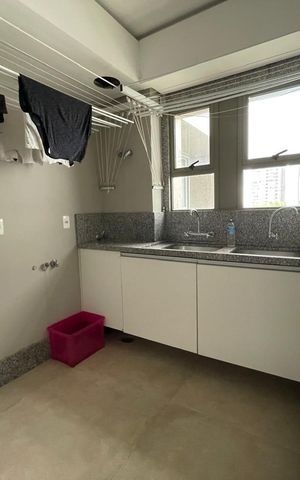 Apartamento para alugar com 320m², 4 quartos e 5 vagas Apartamento para alugar com 320m², 4 quartos e 5 vagasÁrea de Serviço