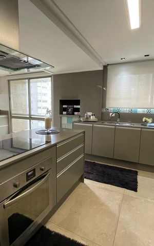 Apartamento para alugar com 320m², 4 quartos e 5 vagas Apartamento para alugar com 320m², 4 quartos e 5 vagasCozinha