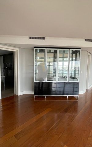 Apartamento para alugar com 320m², 4 quartos e 5 vagas Apartamento para alugar com 320m², 4 quartos e 5 vagasSala com sacada integrada