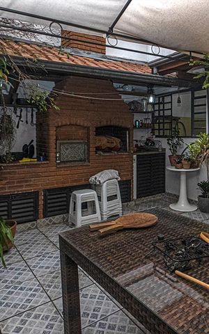Casa à venda com 338m², 6 quartos e 4 vagas Casa à venda com 338m², 6 quartos e 4 vagasespaço gourmet e área de serviço coberta_2