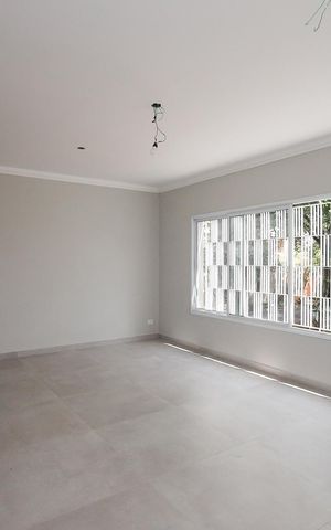 Casa à venda com 225m², 3 quartos e 2 vagas Casa à venda com 225m², 3 quartos e 2 vagasSala