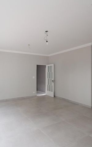 Casa à venda com 225m², 3 quartos e 2 vagas Casa à venda com 225m², 3 quartos e 2 vagasSala