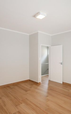 Casa à venda com 225m², 3 quartos e 2 vagas Casa à venda com 225m², 3 quartos e 2 vagasSuíte