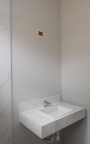 Casa à venda com 225m², 3 quartos e 2 vagas Casa à venda com 225m², 3 quartos e 2 vagasBanheiro 3