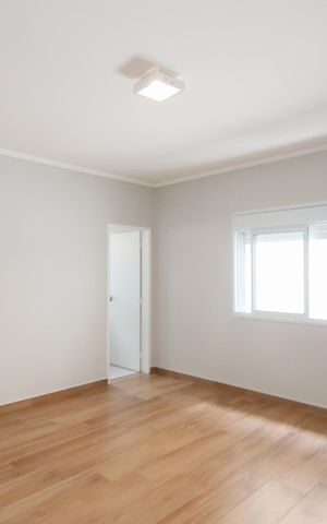 Casa à venda com 225m², 3 quartos e 2 vagas Casa à venda com 225m², 3 quartos e 2 vagasSuíte