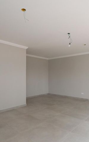 Casa à venda com 225m², 3 quartos e 2 vagas Casa à venda com 225m², 3 quartos e 2 vagasSala