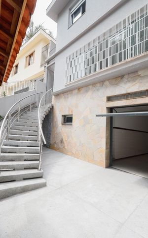 Casa à venda com 225m², 3 quartos e 2 vagas Casa à venda com 225m², 3 quartos e 2 vagasGaragem