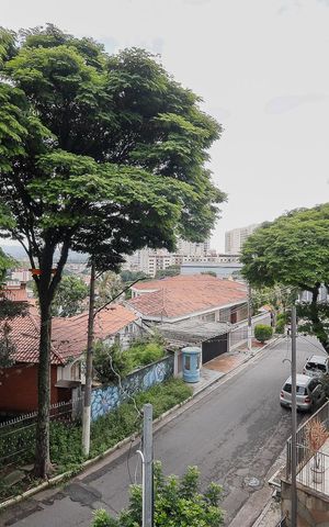 Casa à venda com 225m², 3 quartos e 2 vagas Casa à venda com 225m², 3 quartos e 2 vagasVista