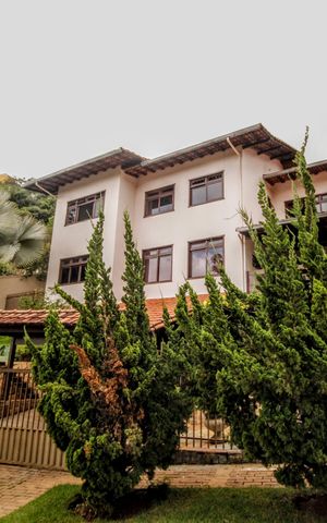 Casa de condomínio à venda com 315m², 5 quartos e 4 vagasFachada