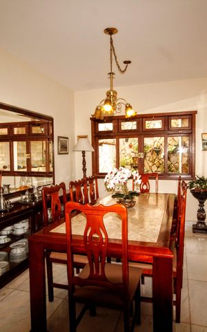 Casa de condomínio à venda com 315m², 5 quartos e 4 vagasCopa