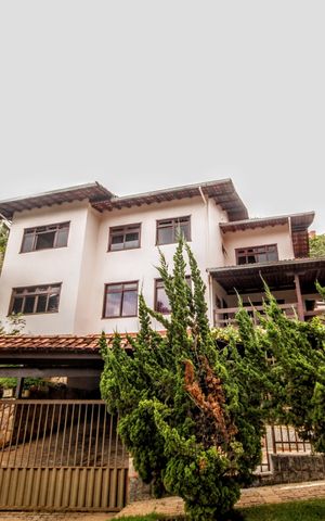 Casa de condomínio à venda com 315m², 5 quartos e 4 vagasFachada