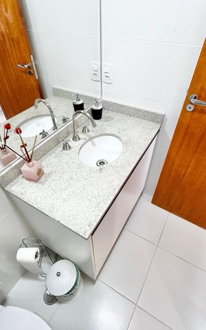 Apartamento à venda com 80m², 2 quartos e 2 vagas Apartamento à venda com 80m², 2 quartos e 2 vagasBanheiro da Suíte 1