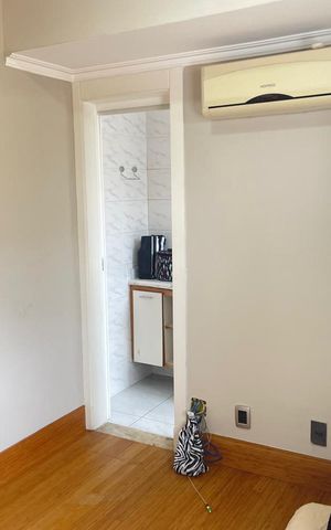 Apartamento à venda com 200m², 3 quartos e 3 vagas Apartamento à venda com 200m², 3 quartos e 3 vagasQuarto com banheiro