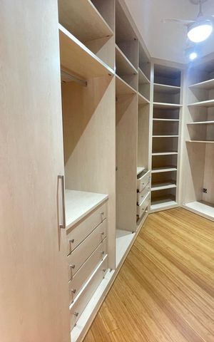 Apartamento à venda com 200m², 3 quartos e 3 vagas Apartamento à venda com 200m², 3 quartos e 3 vagasCloset da suíte