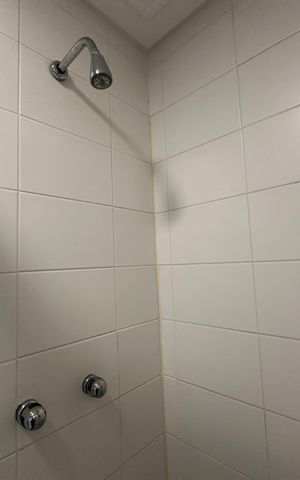Apartamento à venda com 74m², 2 quartos e 1 vaga Apartamento à venda com 74m², 2 quartos e 1 vagaBanheiro da Suíte