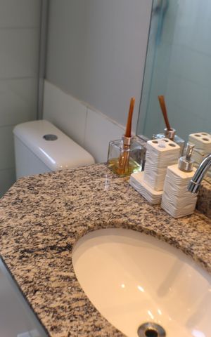 Apartamento à venda com 74m², 2 quartos e 1 vaga Apartamento à venda com 74m², 2 quartos e 1 vagaBanheiro