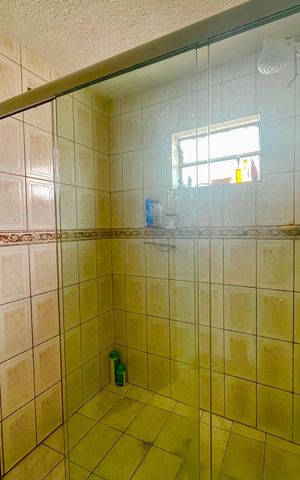Casa à venda com 160m², 2 quartos e sem vaga Casa à venda com 160m², 2 quartos e sem vagaBanheiro