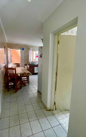 Casa à venda com 160m², 2 quartos e sem vaga Casa à venda com 160m², 2 quartos e sem vagaCorredor