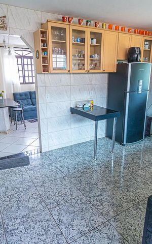 Casa à venda com 250m², 5 quartos e 4 vagas Casa à venda com 250m², 5 quartos e 4 vagasCozinha 2
