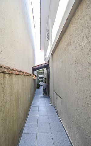 Casa à venda com 172m², 3 quartos e 2 vagas Casa à venda com 172m², 3 quartos e 2 vagasCorredor