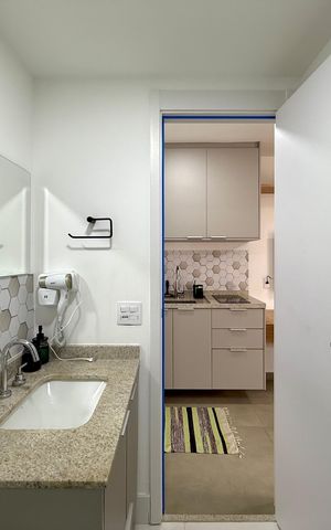 Studio para alugar com 28m², 0 quarto e sem vaga Studio para alugar com 28m², 0 quarto e sem vagaBanheiro