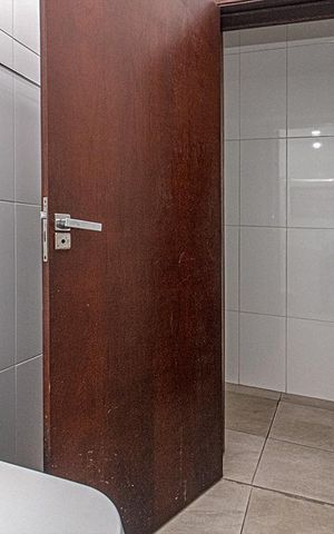 Casa à venda com 270m², 4 quartos e 3 vagas Casa à venda com 270m², 4 quartos e 3 vagasbanheiro social_4