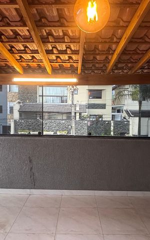 Casa à venda com 225m², 4 quartos e 2 vagas Casa à venda com 225m², 4 quartos e 2 vagasCobertura