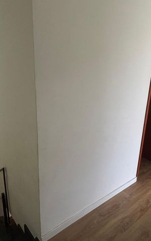 Casa à venda com 225m², 4 quartos e 2 vagas Casa à venda com 225m², 4 quartos e 2 vagasEscada