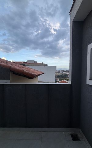 Casa à venda com 225m², 4 quartos e 2 vagas Casa à venda com 225m², 4 quartos e 2 vagasQuarto 2 Varanda