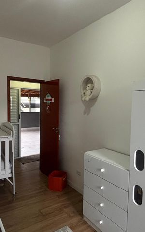Casa à venda com 225m², 4 quartos e 2 vagas Casa à venda com 225m², 4 quartos e 2 vagasQuarto 2