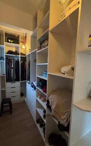 Casa à venda com 225m², 4 quartos e 2 vagas Casa à venda com 225m², 4 quartos e 2 vagasSuite Closet