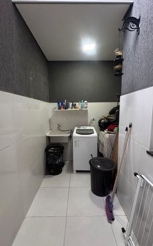 Casa à venda com 225m², 4 quartos e 2 vagas Casa à venda com 225m², 4 quartos e 2 vagasÁrea de Serviço