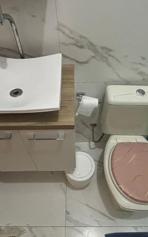 Casa à venda com 225m², 4 quartos e 2 vagas Casa à venda com 225m², 4 quartos e 2 vagasBanheiro
