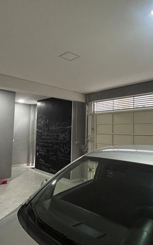 Casa à venda com 225m², 4 quartos e 2 vagas Casa à venda com 225m², 4 quartos e 2 vagasGaragem