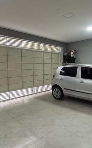 Casa à venda com 225m², 4 quartos e 2 vagas Casa à venda com 225m², 4 quartos e 2 vagasGaragem