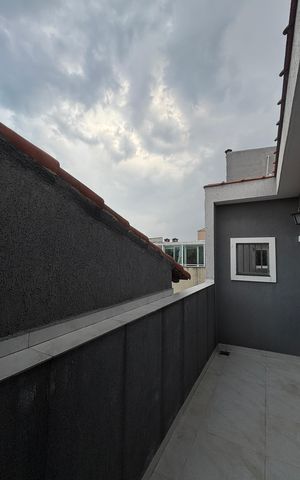 Casa à venda com 225m², 4 quartos e 2 vagas Casa à venda com 225m², 4 quartos e 2 vagasQuarto 2 Varanda