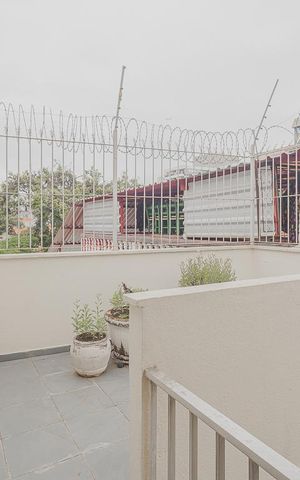 Casa à venda com 259m², 4 quartos e 2 vagas Casa à venda com 259m², 4 quartos e 2 vagasTerraço