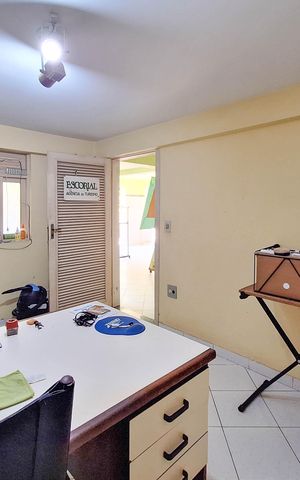 Casa de condomínio à venda com 350m², 3 quartos e 2 vagas Casa de condomínio à venda com 350m², 3 quartos e 2 vagasEscritório 2