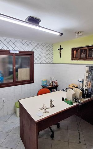Casa de condomínio à venda com 350m², 3 quartos e 2 vagas Casa de condomínio à venda com 350m², 3 quartos e 2 vagasEscritório 1